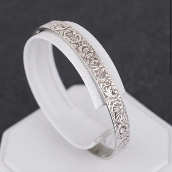 Vintage Sterling Silver clam shell 925 stamped 8” Bangle Bracelet Estate jewelry - Picture 2 of 12